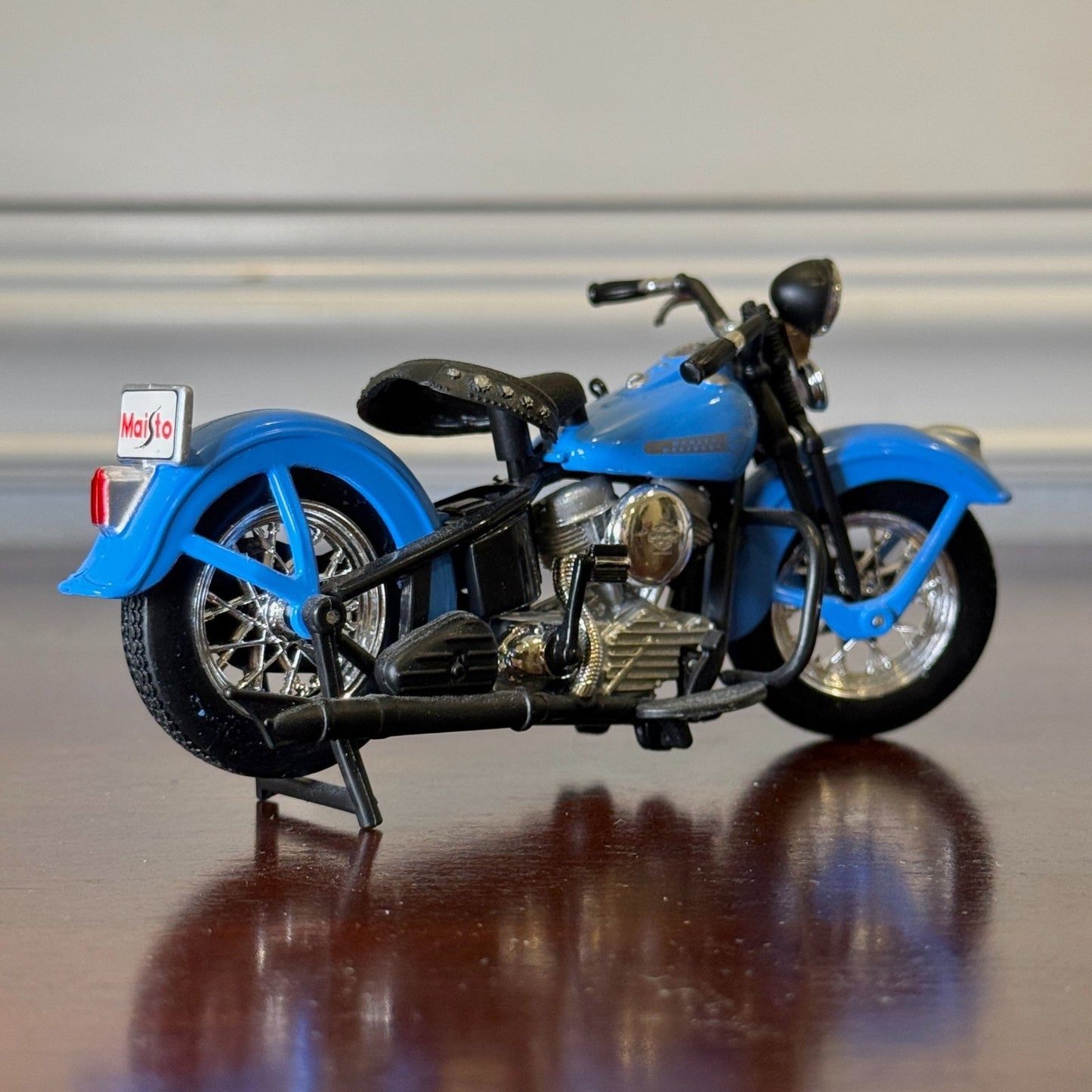 1:18 Maisto Harley Davidson Road King Light Blue Diecast Model Motorcycle