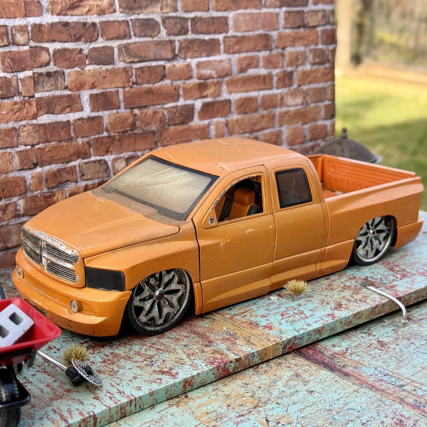 2003 Dodge Ram 1500 | JADA DUB City 1/18 | Model Parts Car Barnyard