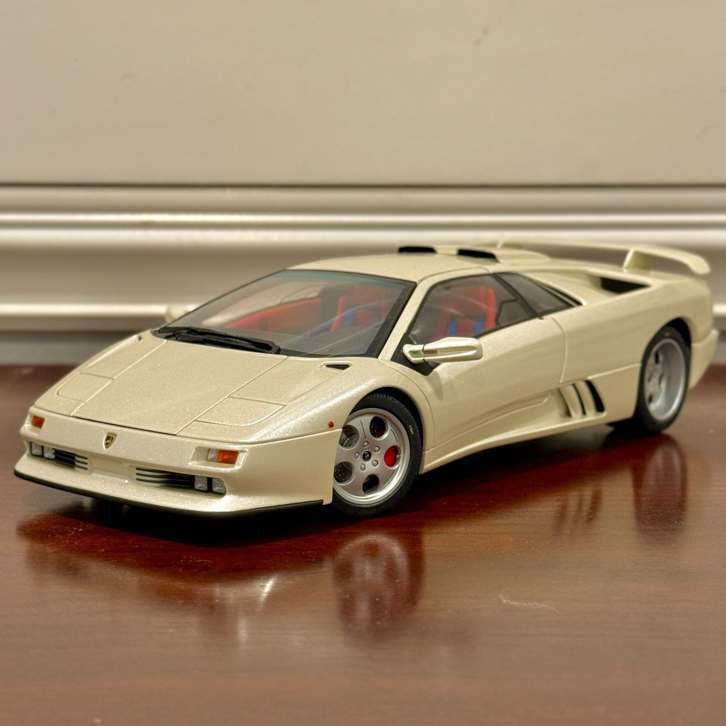 1/18 Lamborghini Diablo Jota SE30 AUTOart | Balloon White - Red Interior