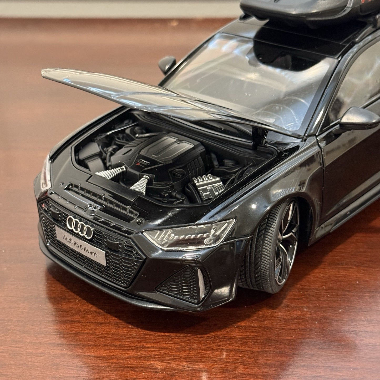 1/18 Audi RS6 Avant Diecast Model Car | Top Storage NOT included
