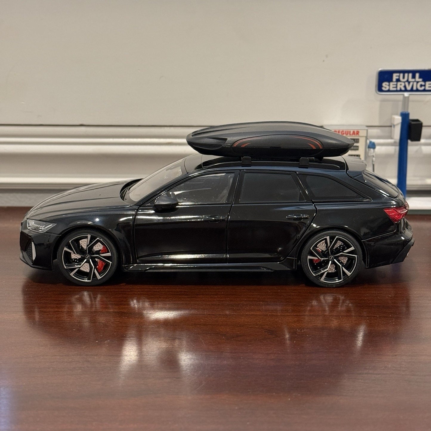 1/18 Audi RS6 Avant Diecast Model Car | Top Storage NOT included