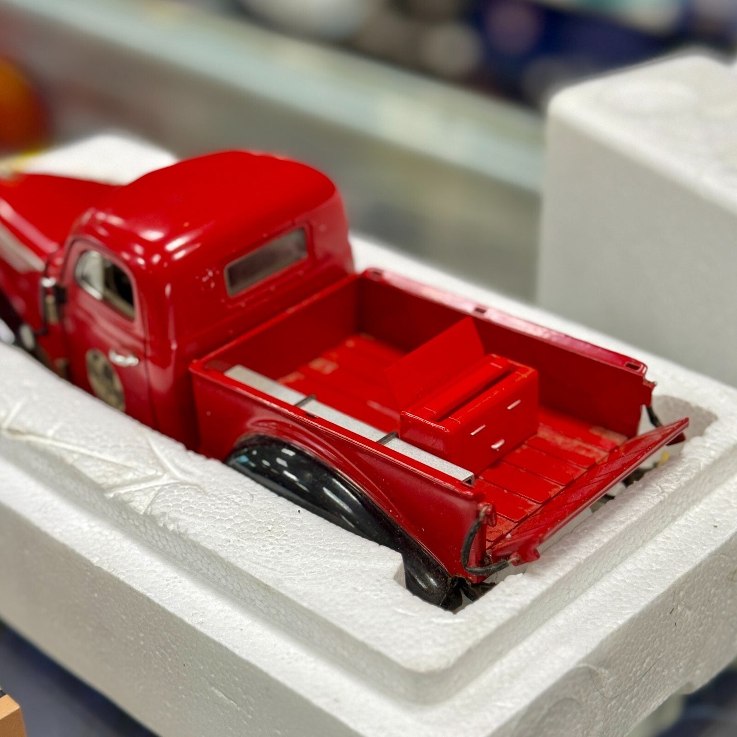 1/24 1937 Studebaker Pickup With Custom Load Lennox Diecast Car