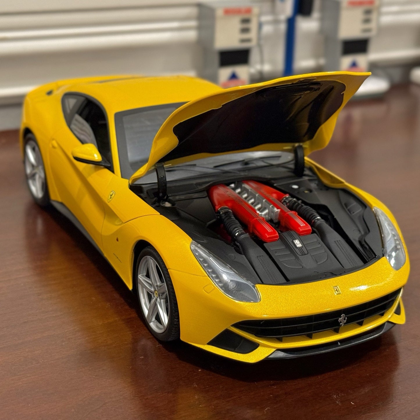 Hot Wheels Elite Ferrari F12 Yellow Giallo-Modena 1/18 | Rare in Box