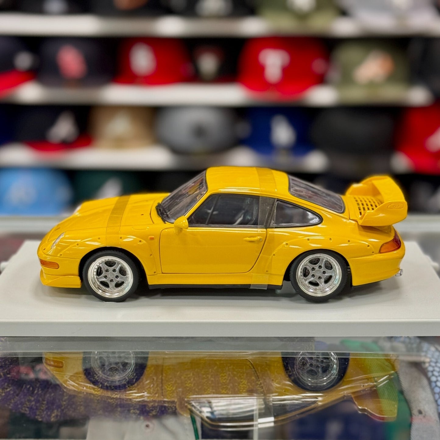 Vintage UT Models 1/18 Porsche 911 (993) GT2 Yellow | Stand Only