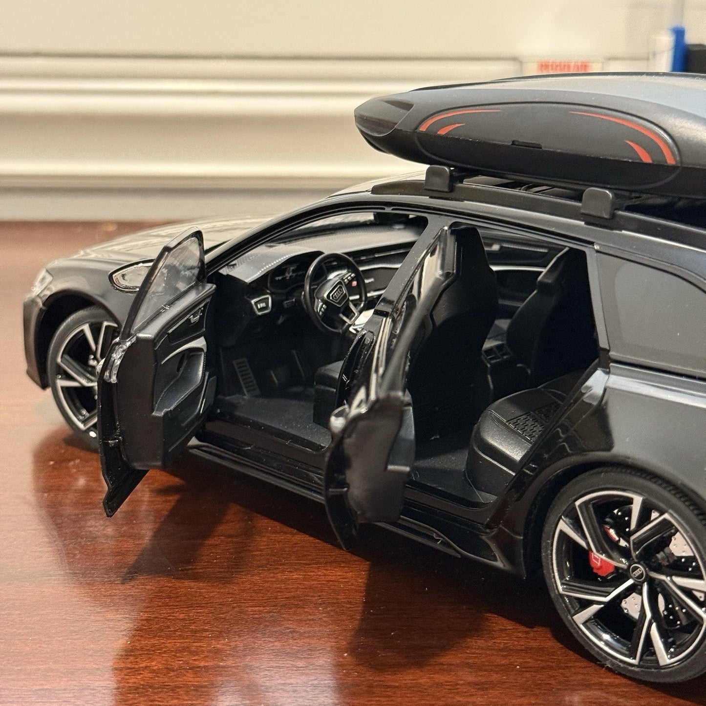 1/18 Audi RS6 Avant Diecast Model Car | Top Storage NOT included