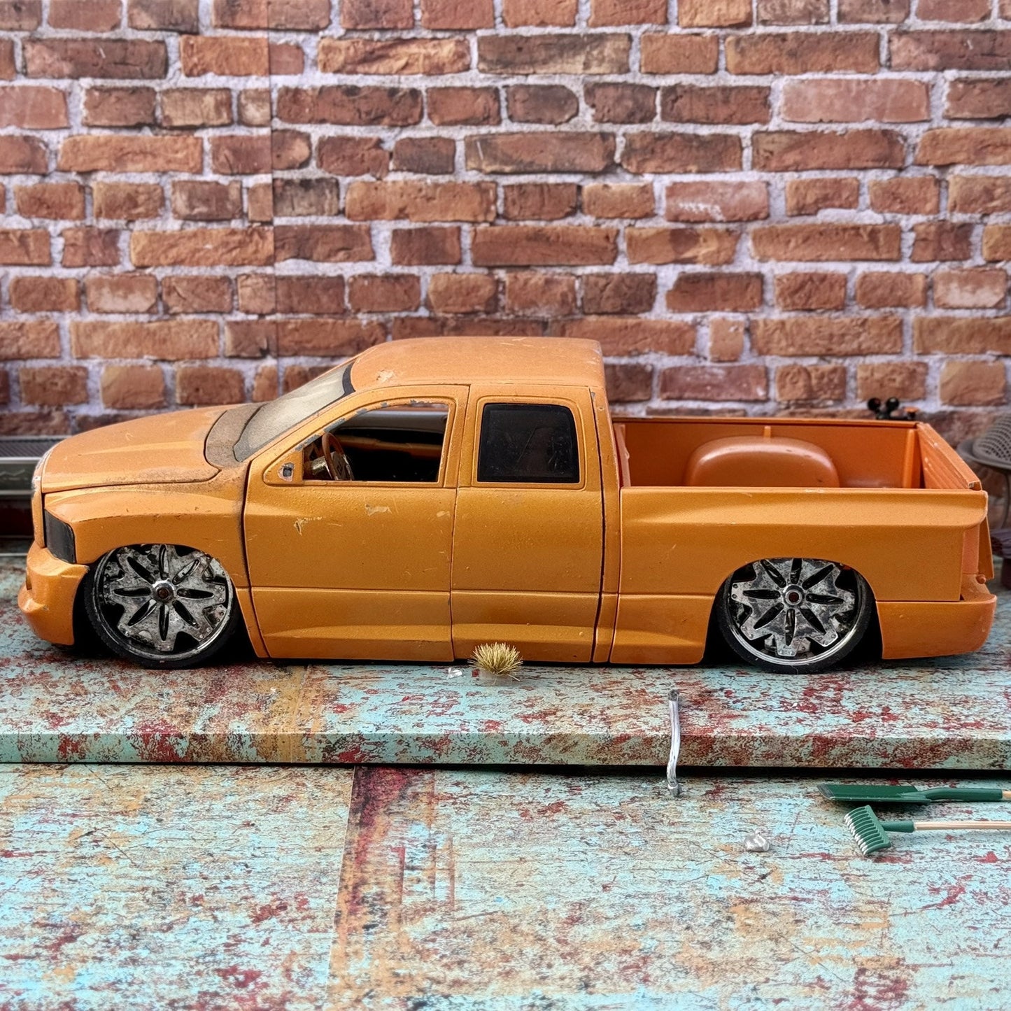 2003 Dodge Ram 1500 | JADA DUB City 1/18 | Model Parts Car Barnyard