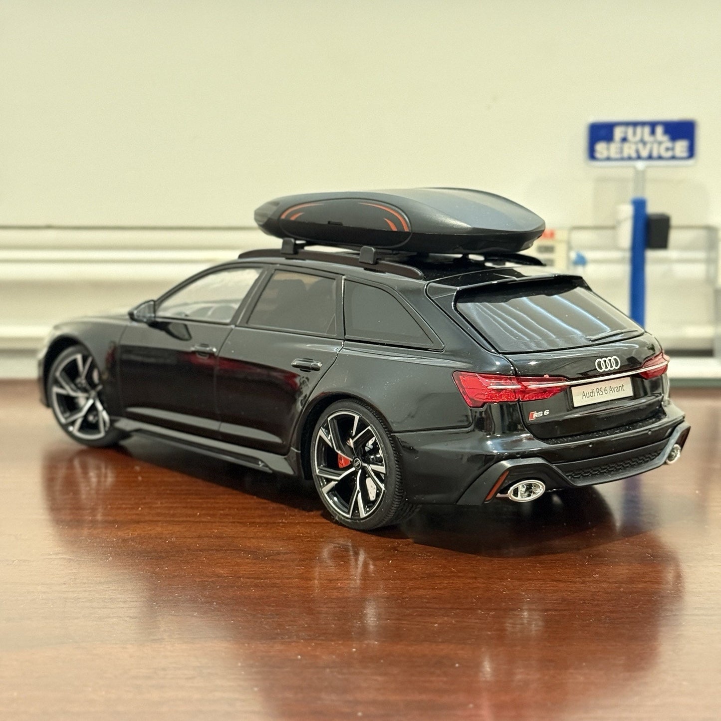 1/18 Audi RS6 Avant Diecast Model Car | Top Storage NOT included