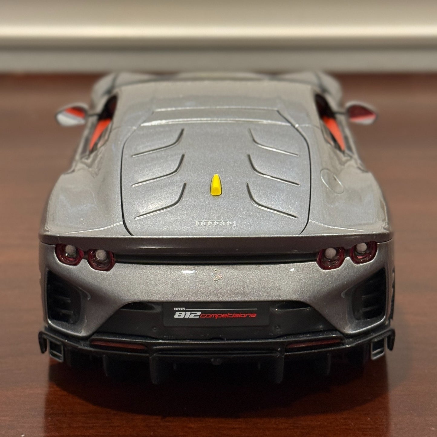 1/18 Ferrari 812 Competizione Bburago Signature | Gray - Red Interior