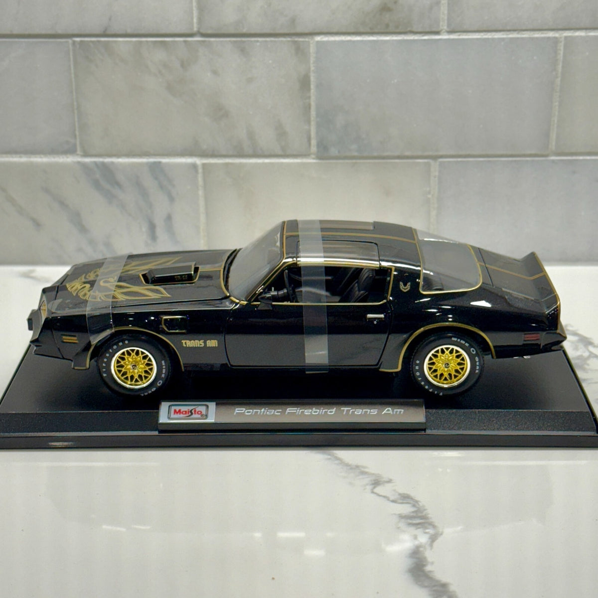 1977 Pontiac Trans Am 'Smokey and the Bandit' Diecast Car 1/18 Scale Black Gold | New - Product Image