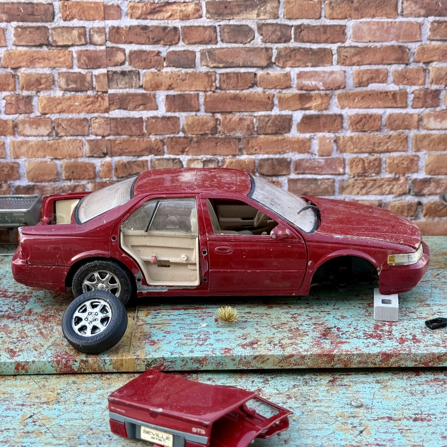 1/18 1998 Cadillac Seville STS Red Anson | Diorama Parts Model Car