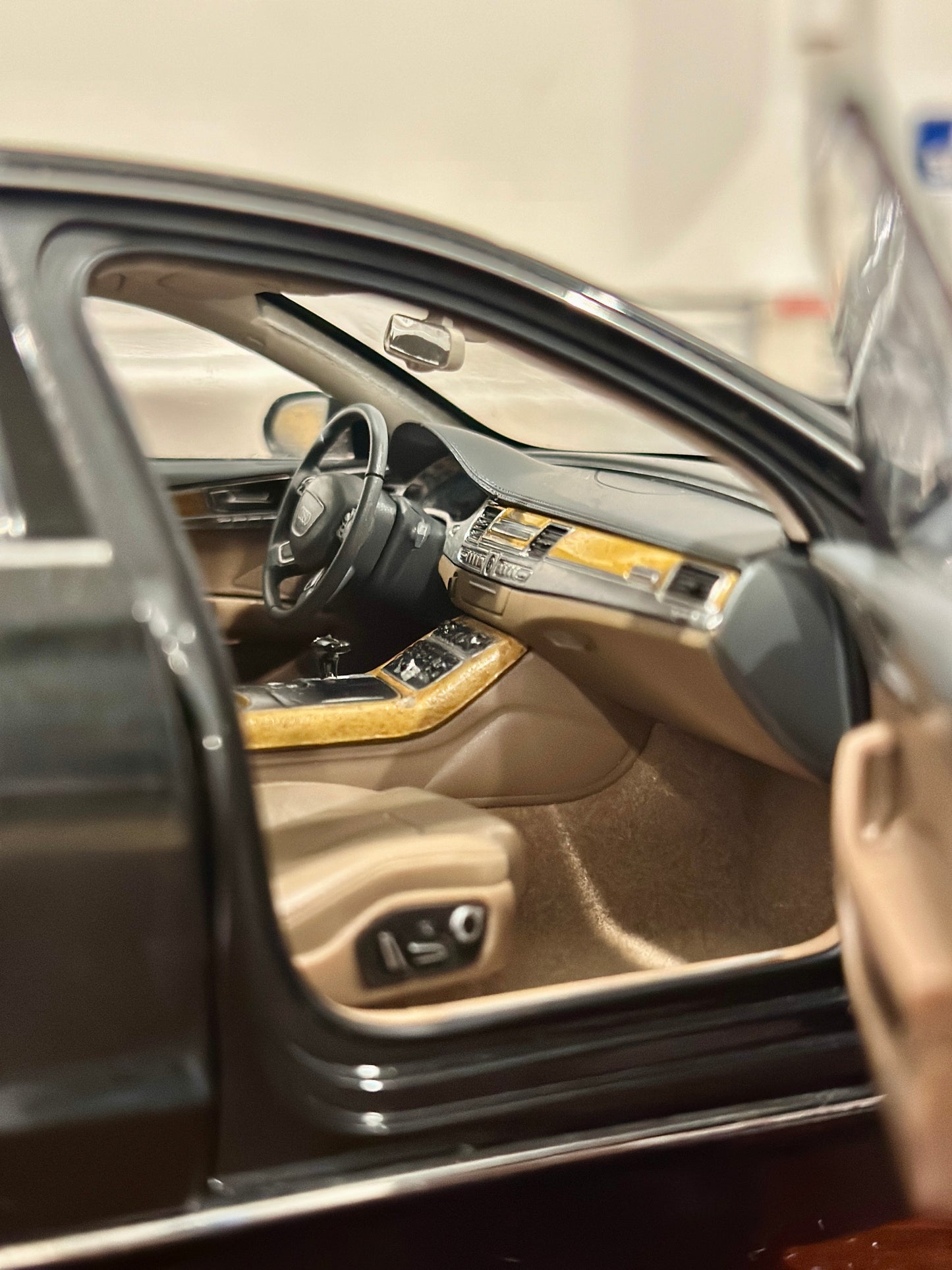 Audi A8 W12, Black | Kyosho 1/18