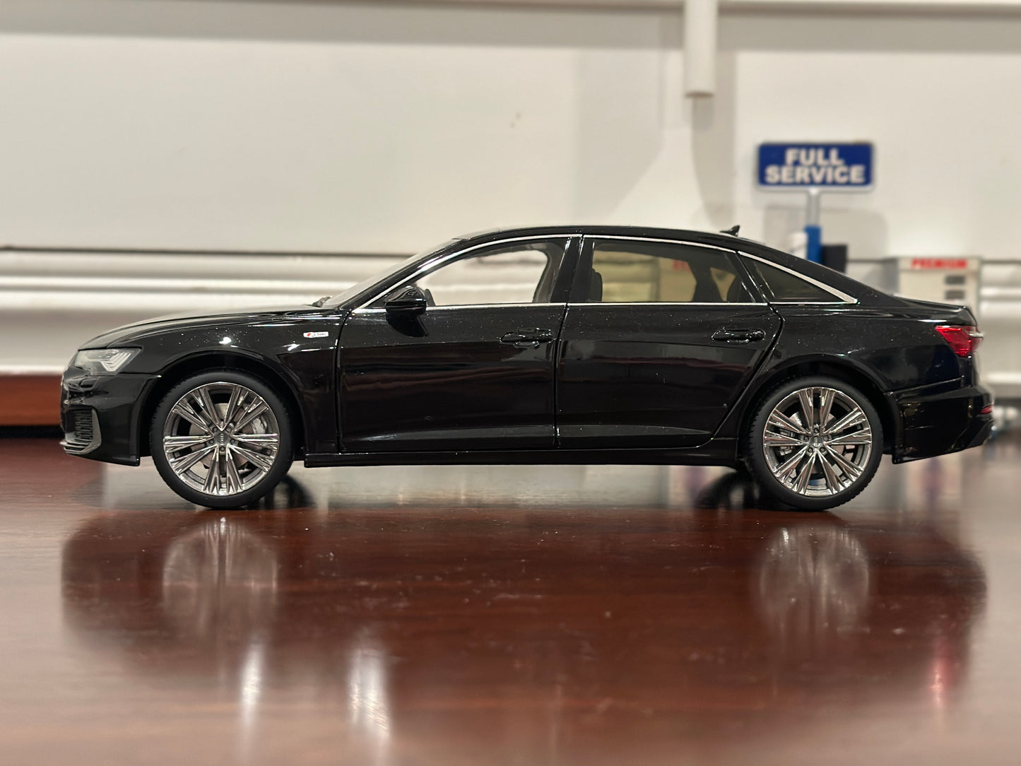 Audi A6L Black | Dealer Edition 1/18