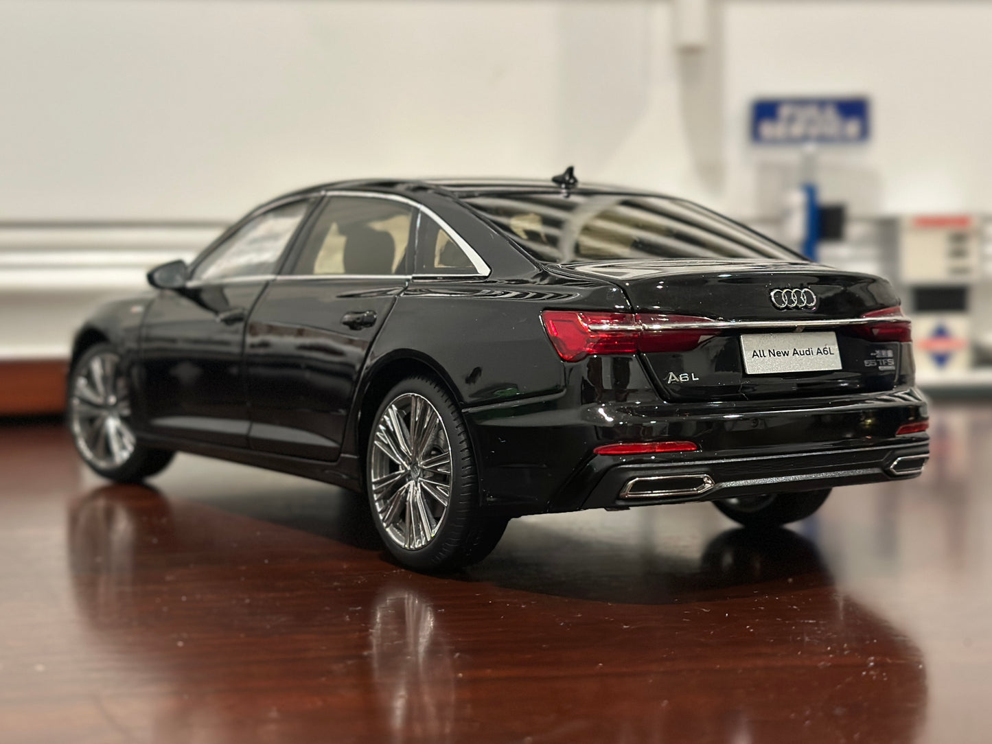 Audi A6L Black | Dealer Edition 1/18