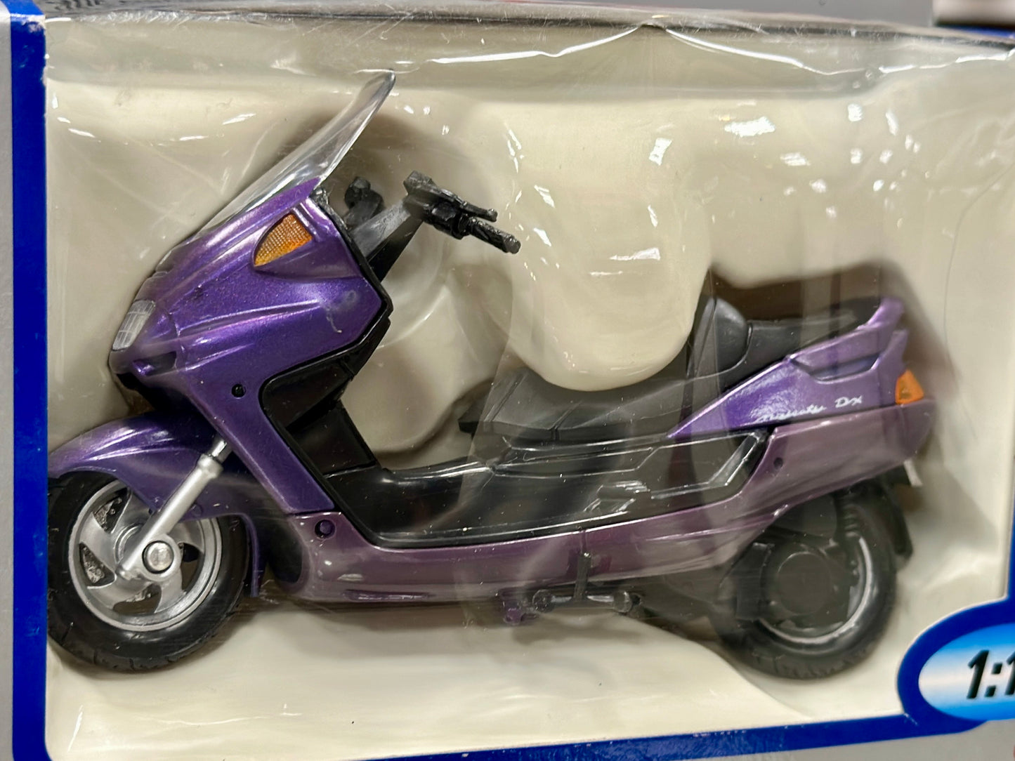 1/18 Yamaha Majesty Vespa Motorcycle Motorbike Purple Welly