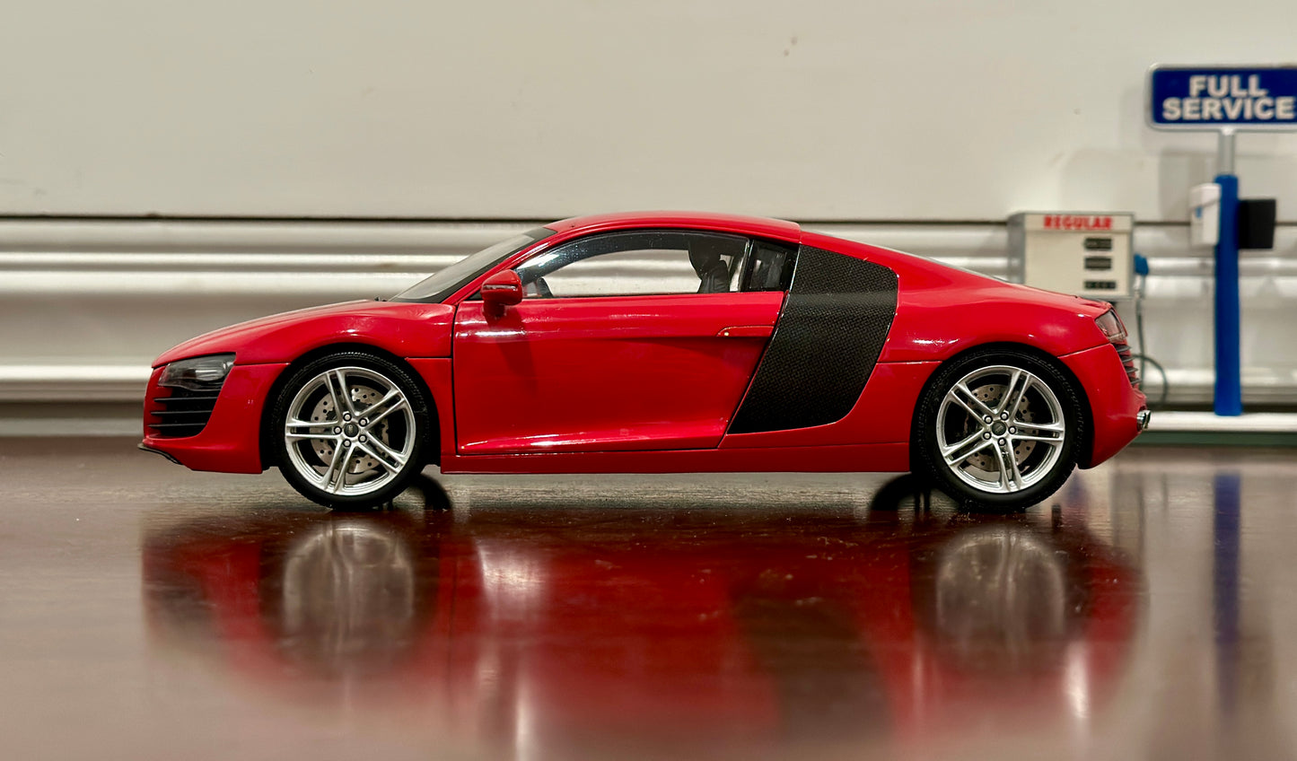 Audi R8, Red | Kyosho 1/18 | Japan Exclusive