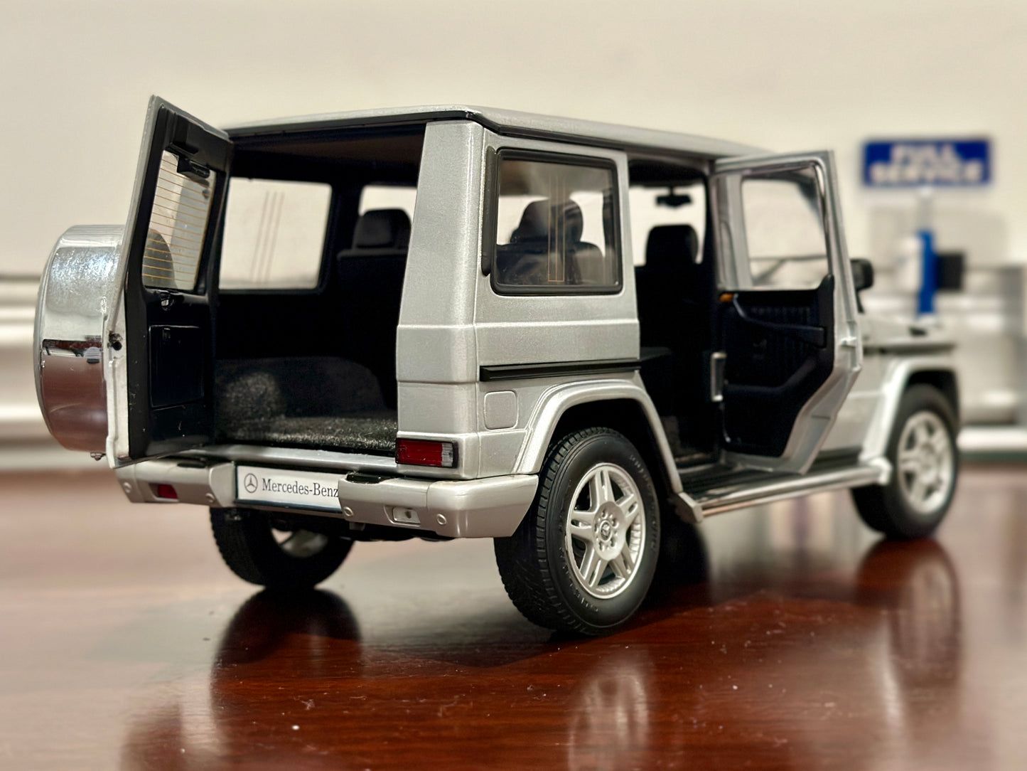 1/18 AUTOart Mercedes Benz G Class (G Wagon) Silver