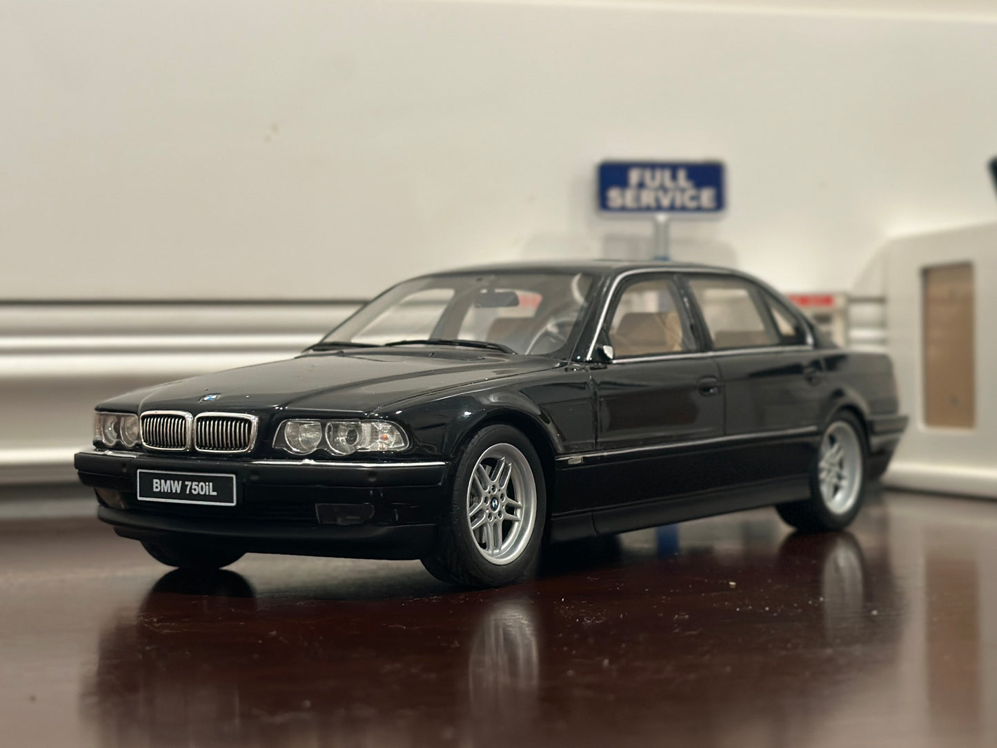 BMW 7 Series | Resin Ottomobile 1/18 | Resin | Damaged Model