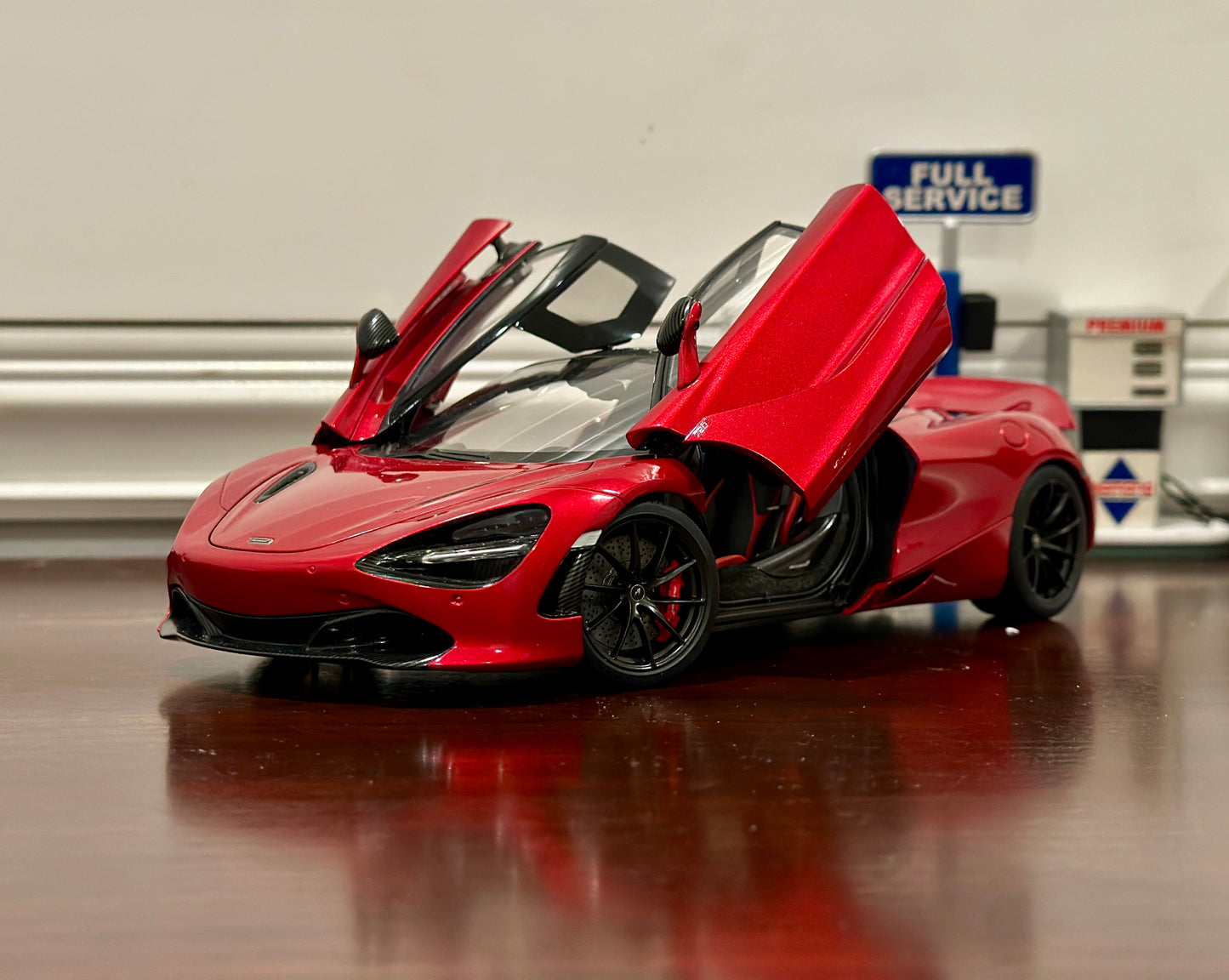 AUTOart 1/18 McLaren 720s, Red | In Box