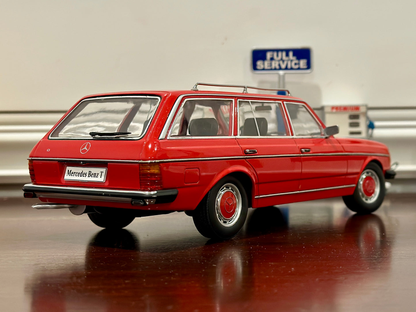 1980 Mercedes 250T/ S123 Station Wagon KK Scale 1/18 | Read Description