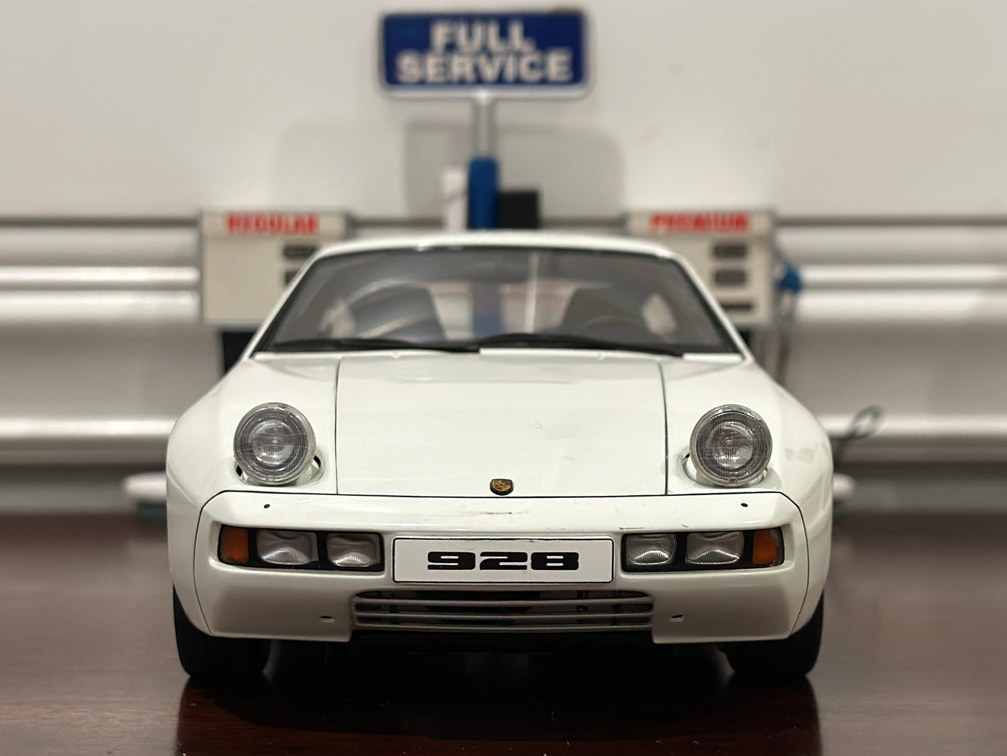AUTOart 1/18 Porsche 928 White Pasha Interior | In Box