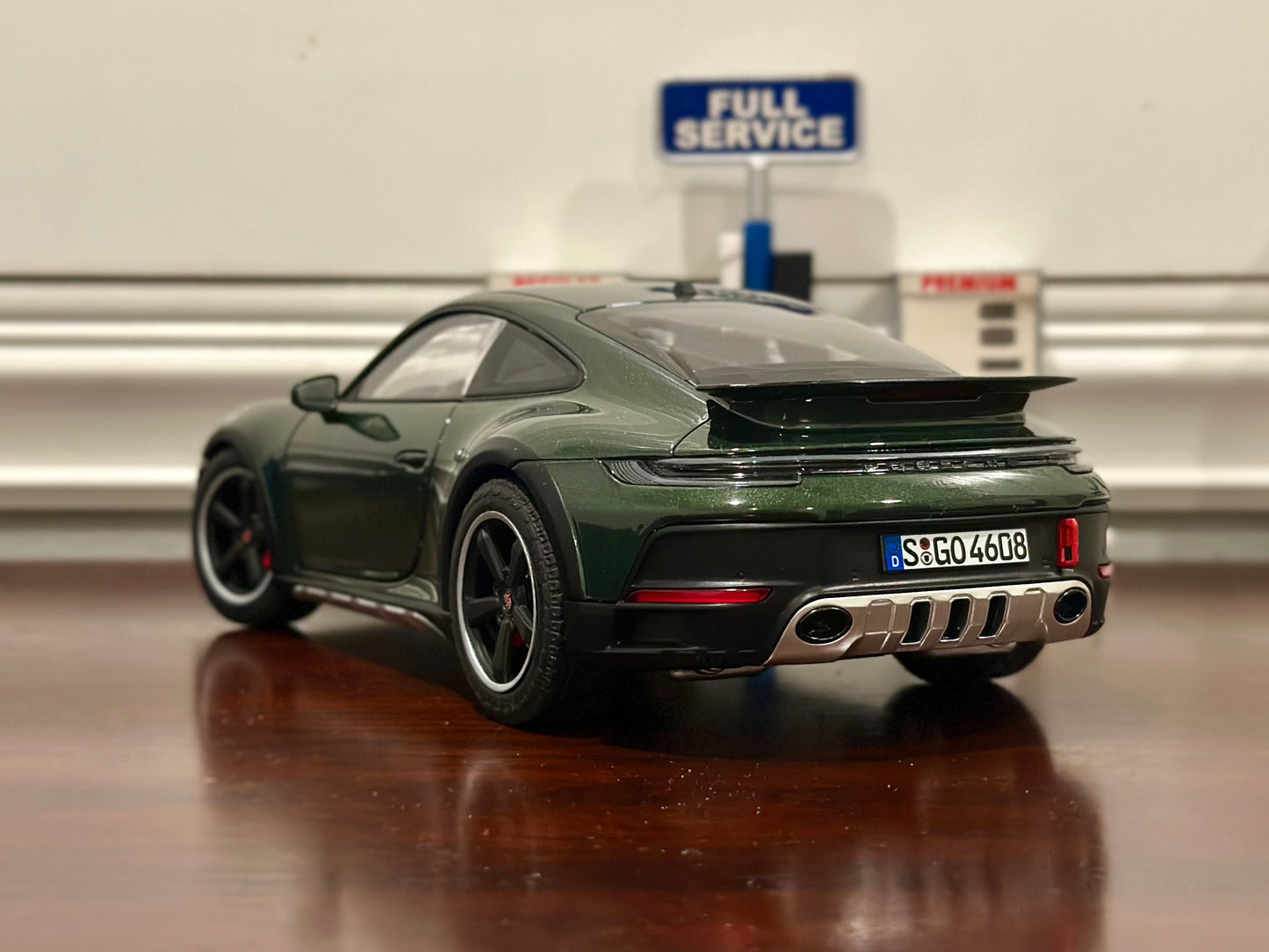 Porsche 911 992 Dakar Oak Green Metallic Norev 1/18 | With Box