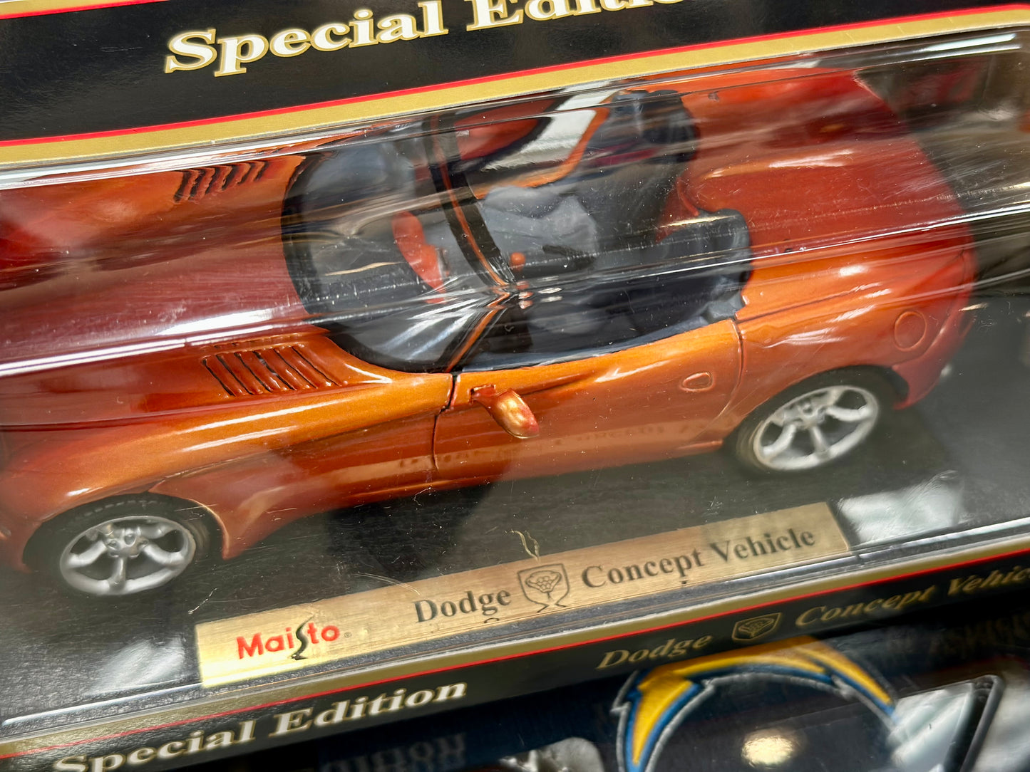 Dodge Concept Vehicle Orange Vintage Maisto 1/18