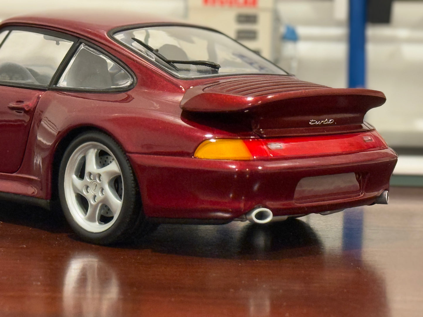 Porsche 911 993 Turbo Maroon | UT Models 1/18