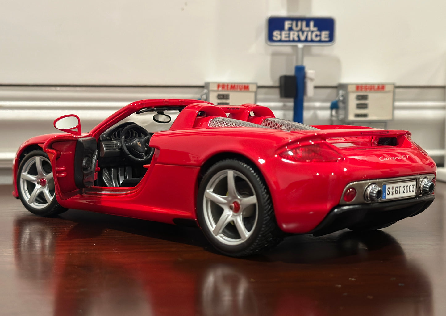 Porsche Carerra GT, Guards Red | Vintage Maisto 1/18 | New