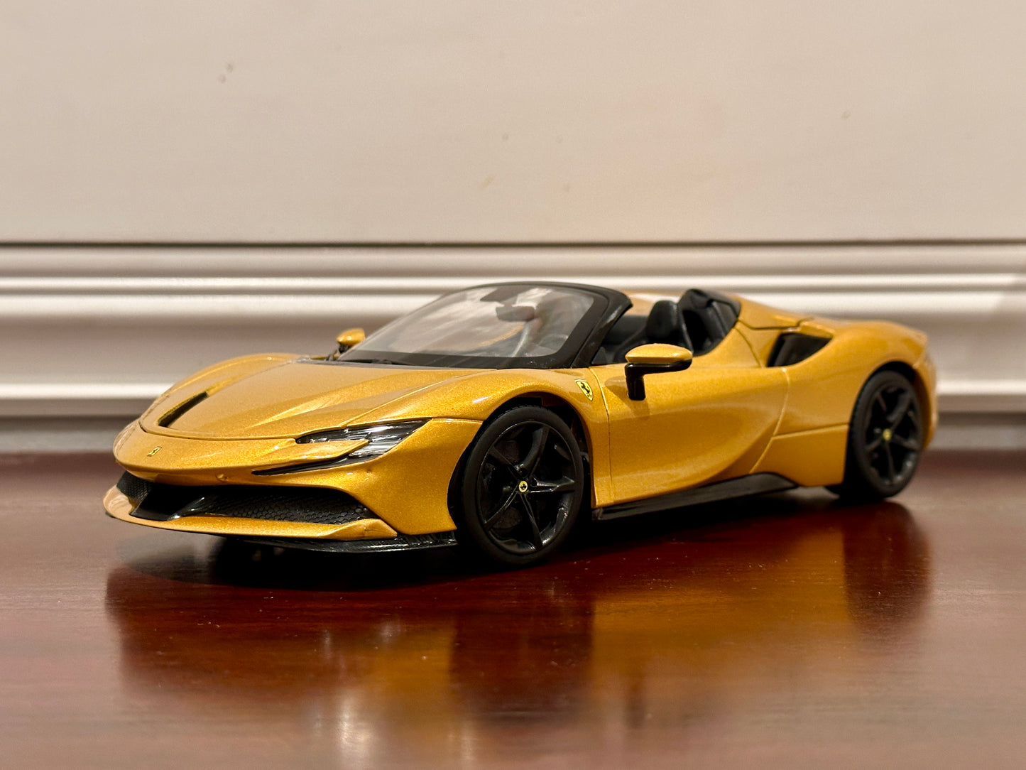 Ferrari SF90 Spider Gold | Maisto 1/18 | Open Box