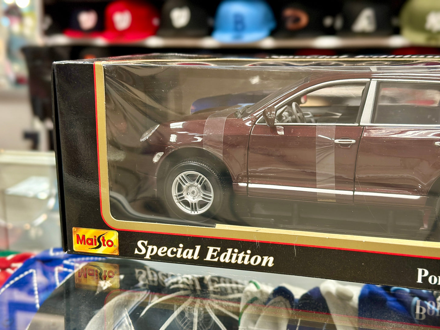 Porsche SUV Cayenne S, Maroon | Vintage Maisto 1/18 | New