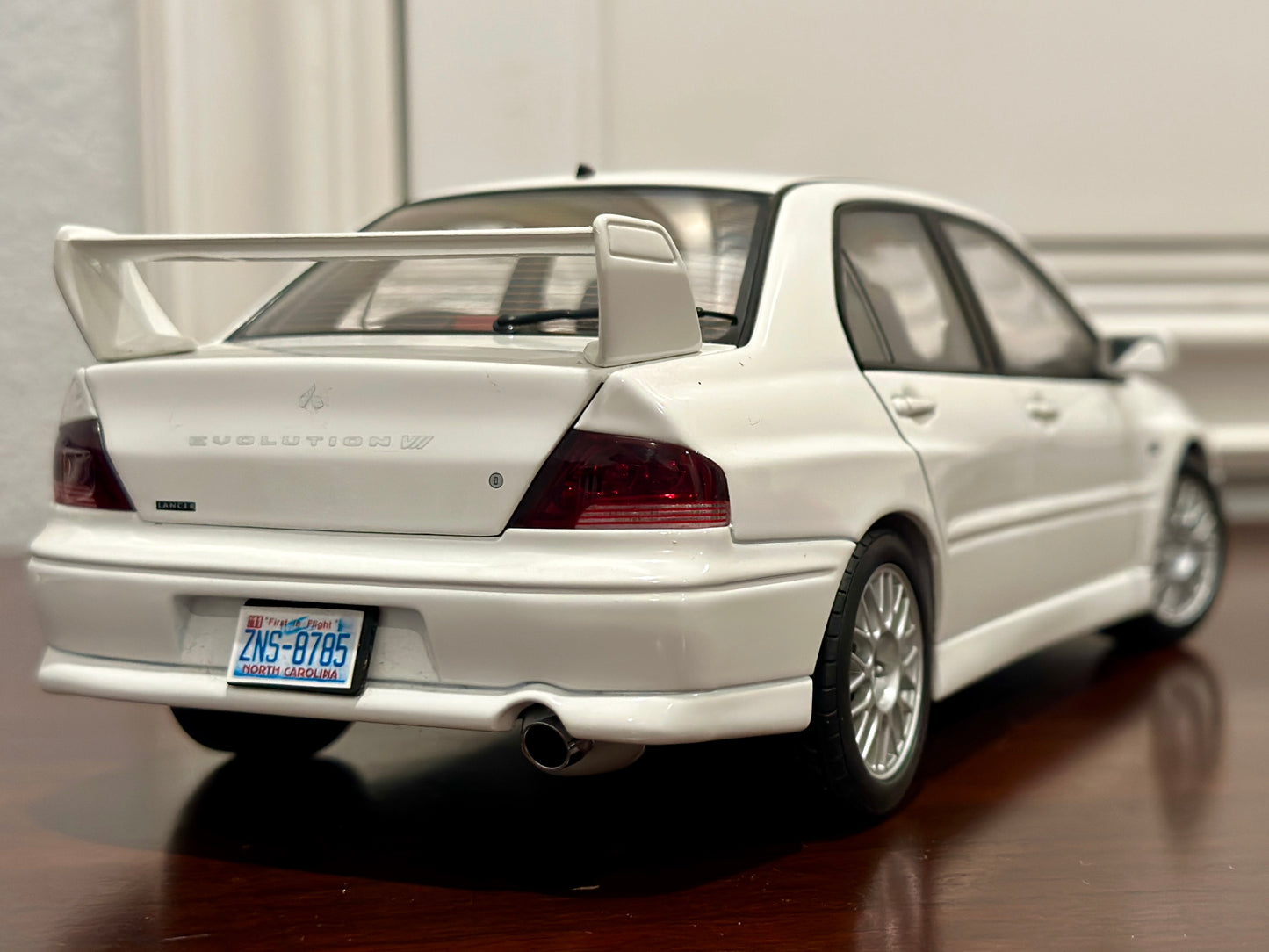 AUTOart 1/18 Mitsubishi Lancer Evo VII 7 Street Car White