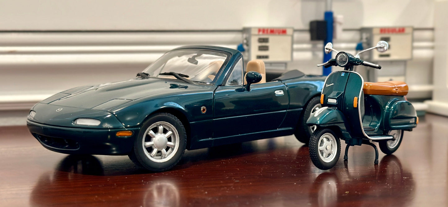 Mazda Miata & Vespa Green/Tan | Kyosho 1/18 | Bundle