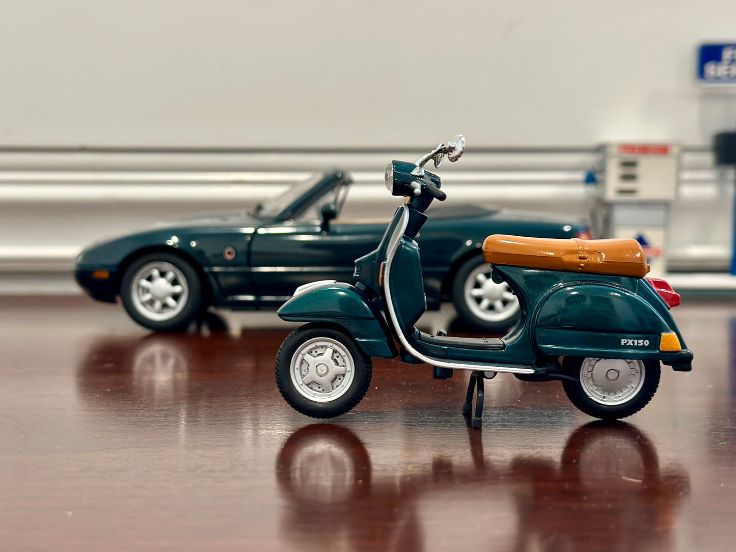 Mazda Miata & Vespa Green/Tan | Kyosho 1/18 | Bundle