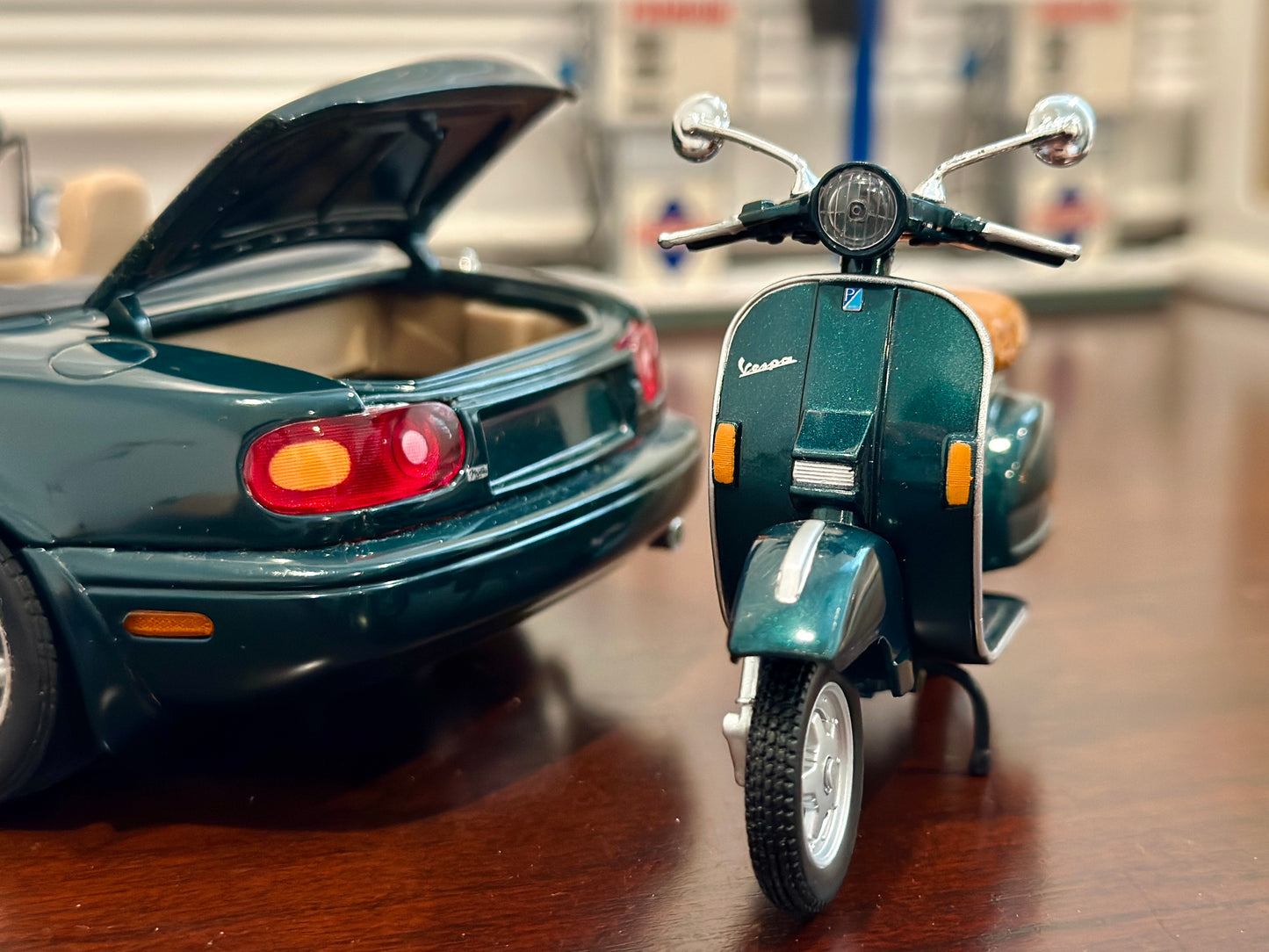 Mazda Miata & Vespa Green/Tan | Kyosho 1/18 | Bundle