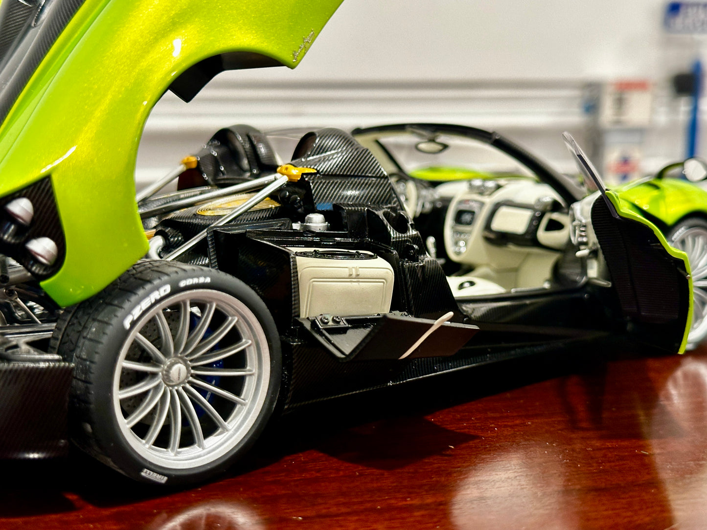 AUTOart 1/18 Pagani Huayra Roadster, Green (Verde Firenze) | In Box