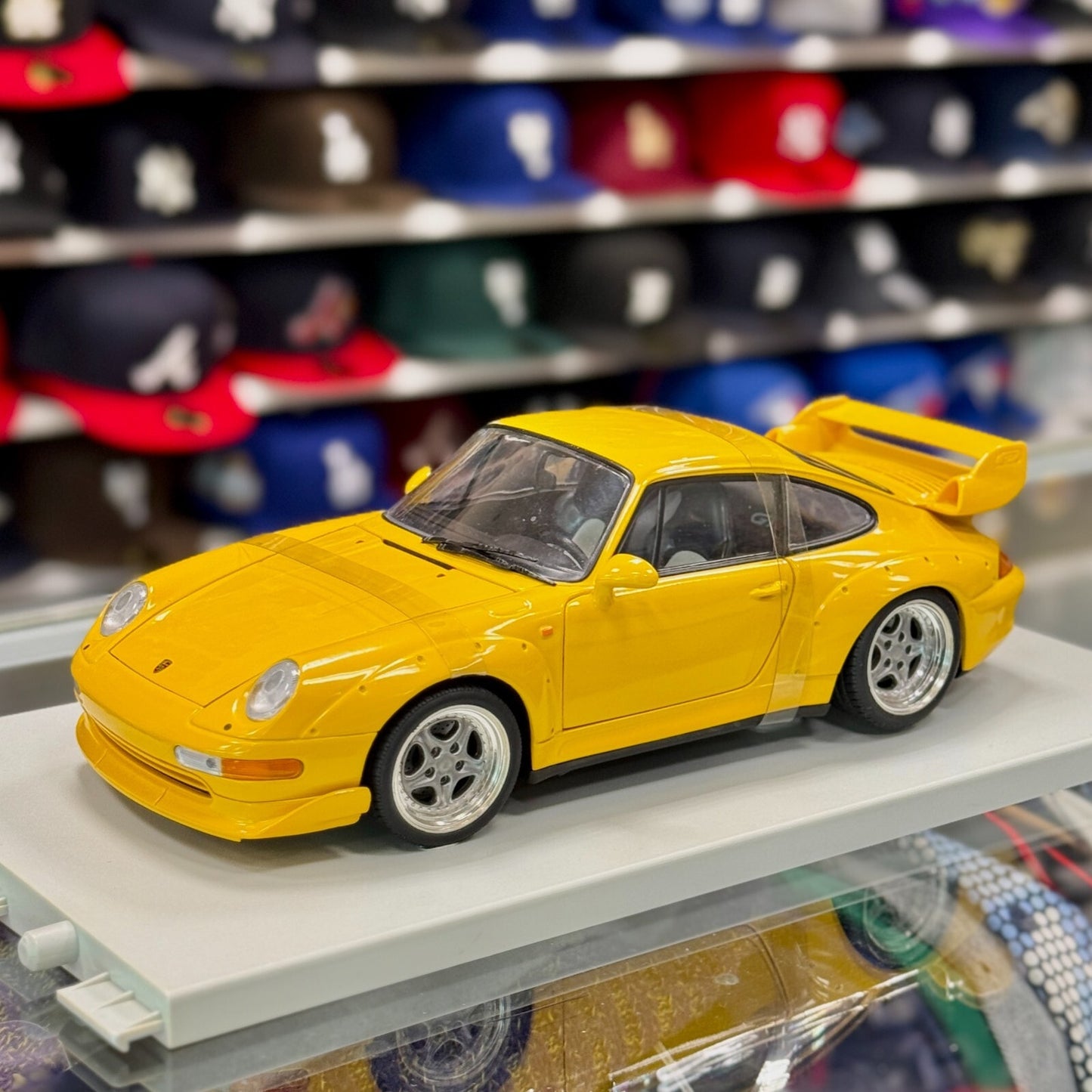 Vintage UT Models 1/18 Porsche 911 (993) GT2 Yellow | Stand Only