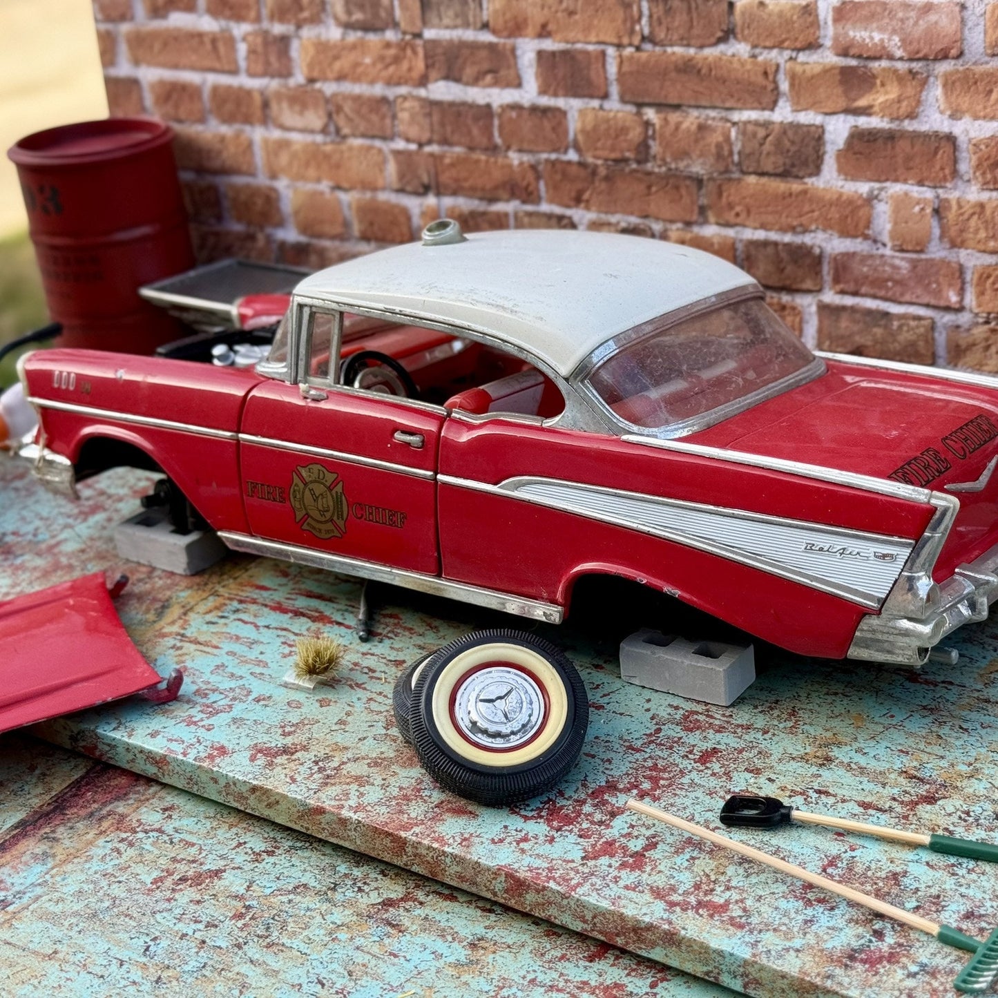 1/18 1957 Chevrolet Bel-Air 'Fire Chief' Road Legends | Diorama Model Parts Car