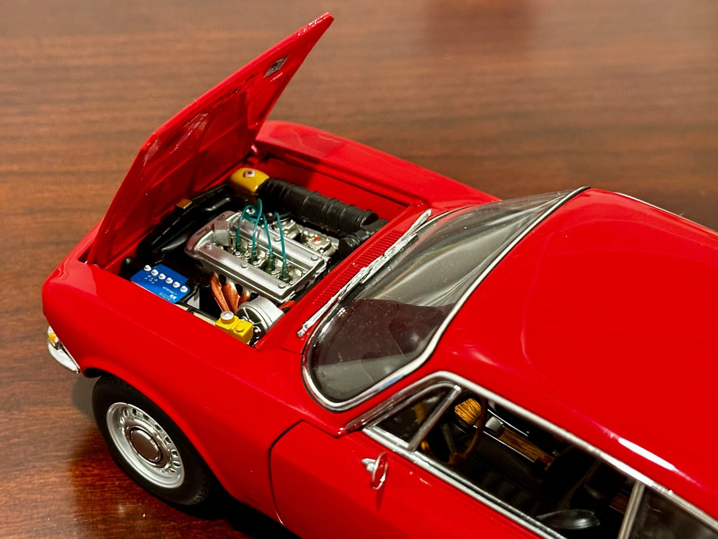 AUTOart Alfa Romeo 1750 GTV RHD Red 1/18 Scale Diecast Model Car - Product Image