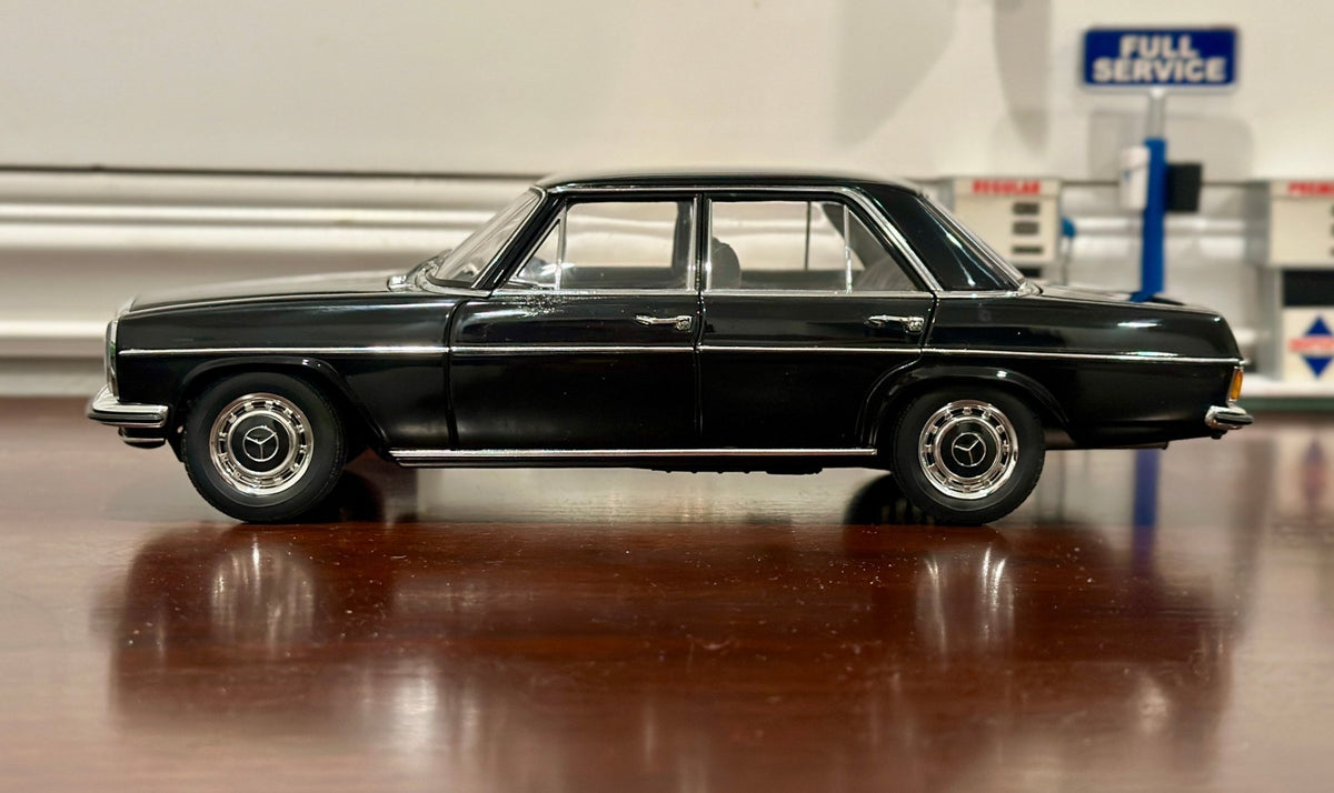 AUTOart Mercedes Benz 220D Black 1/18 Scale Diecast Model Car - Product Image
