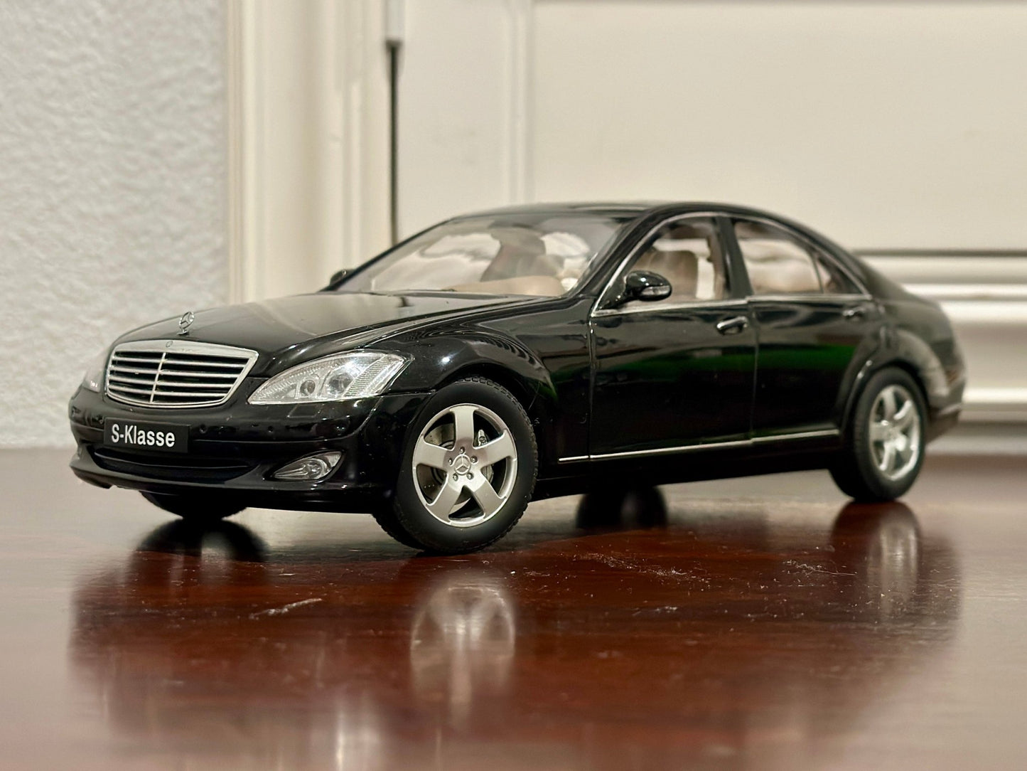 AUTOart Mercedes Benz S-Class 1/18 Scale Diecast Model Car - Product Image
