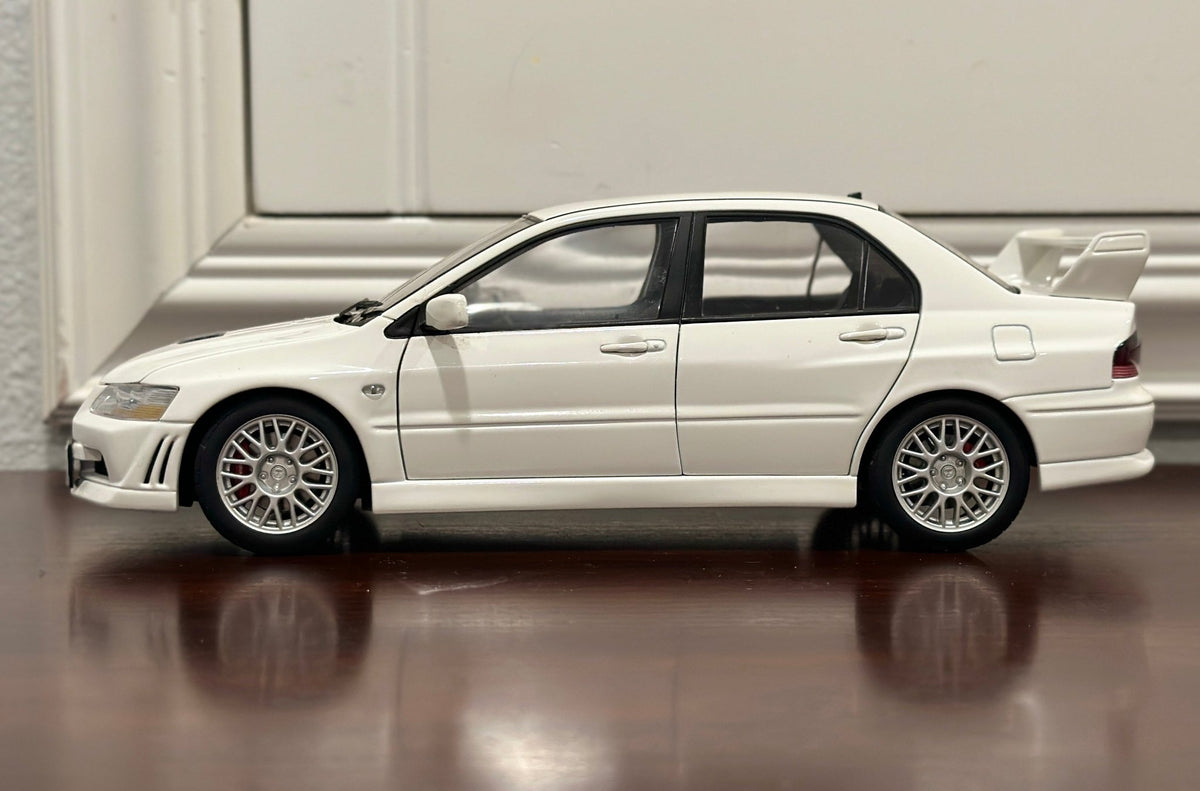 AUTOart Mitsubishi Lancer Evo VII 7 Street Car White 1/18 Scale Diecast Model Car - Product Image