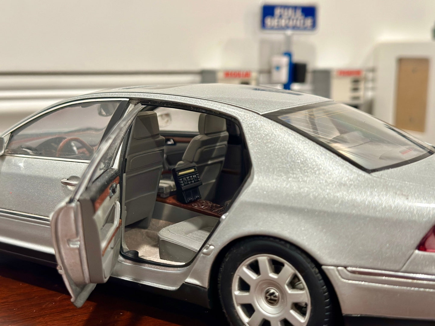 AUTOart Volkswagen Phaeton Silver 1/18 Scale Diecast Model Car - Product Image