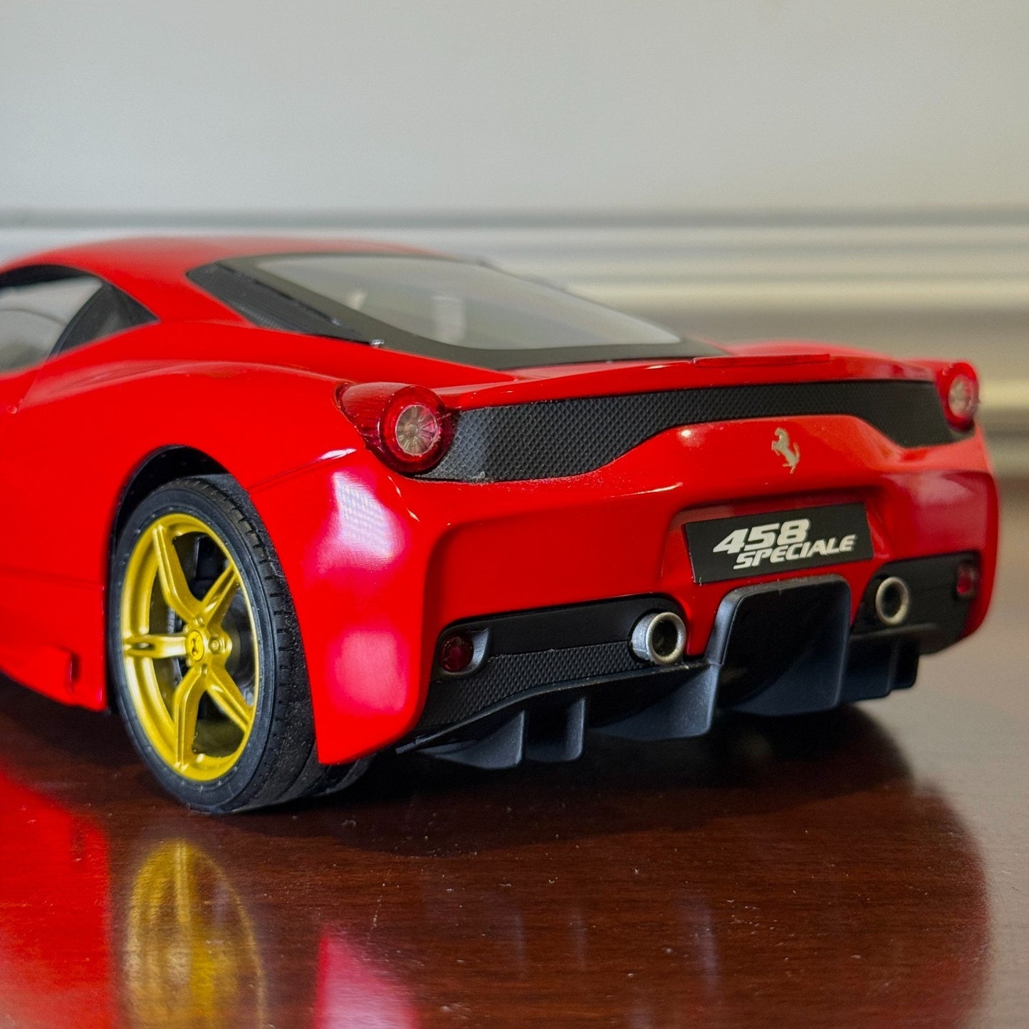 1/18 Ferrari 458 Speciale Red/Gold Wheels Hot Wheels Elite Diecast