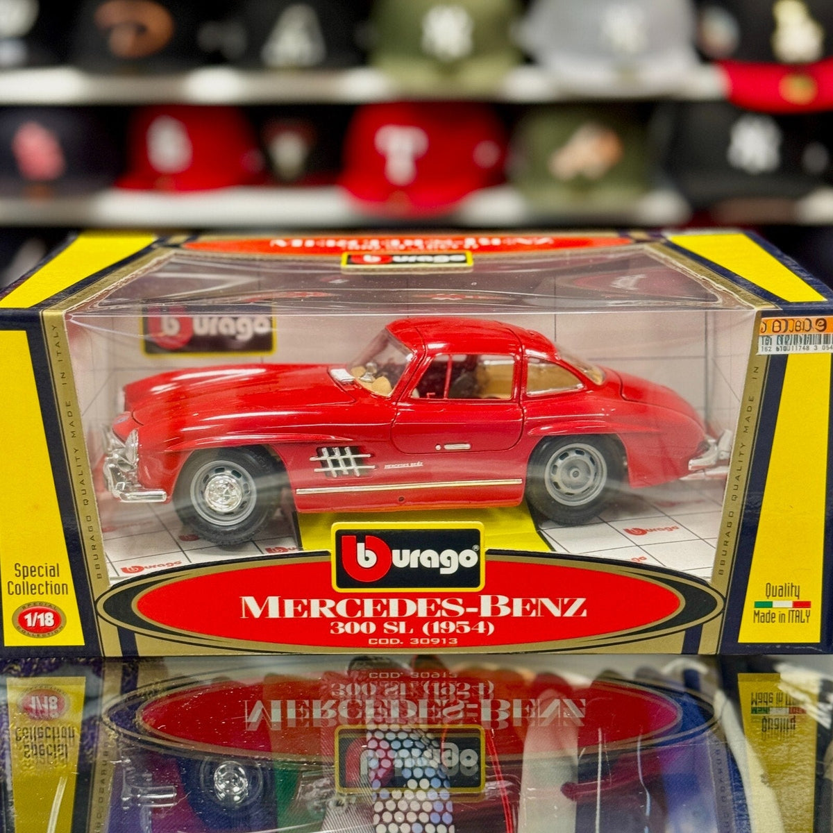 Bburago 1954 Mercedes Benz 300SL Red 1/18 Scale Diecast Model Car | New - Product Image