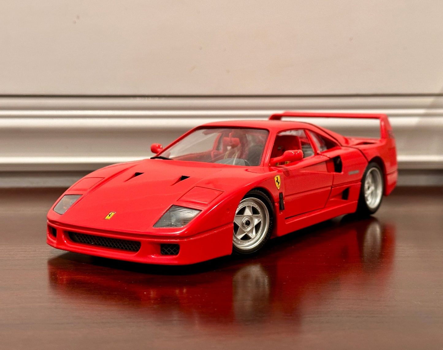 Bburago Ferrari F40 Red 1/18 Scale Diecast Model Car | New - Product Image