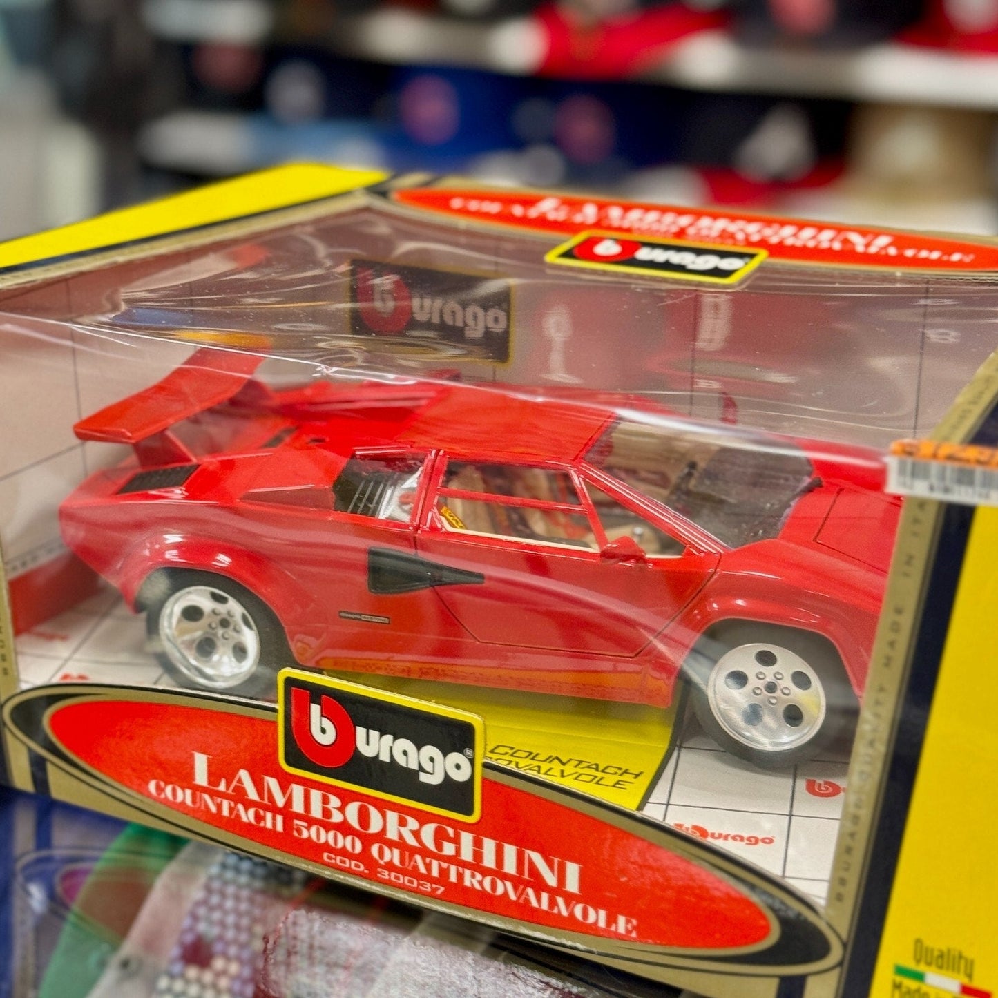 Bburago Lamborghini Countach 5000-QV Red 1/18 Scale Diecast Model Car | New - Product Image