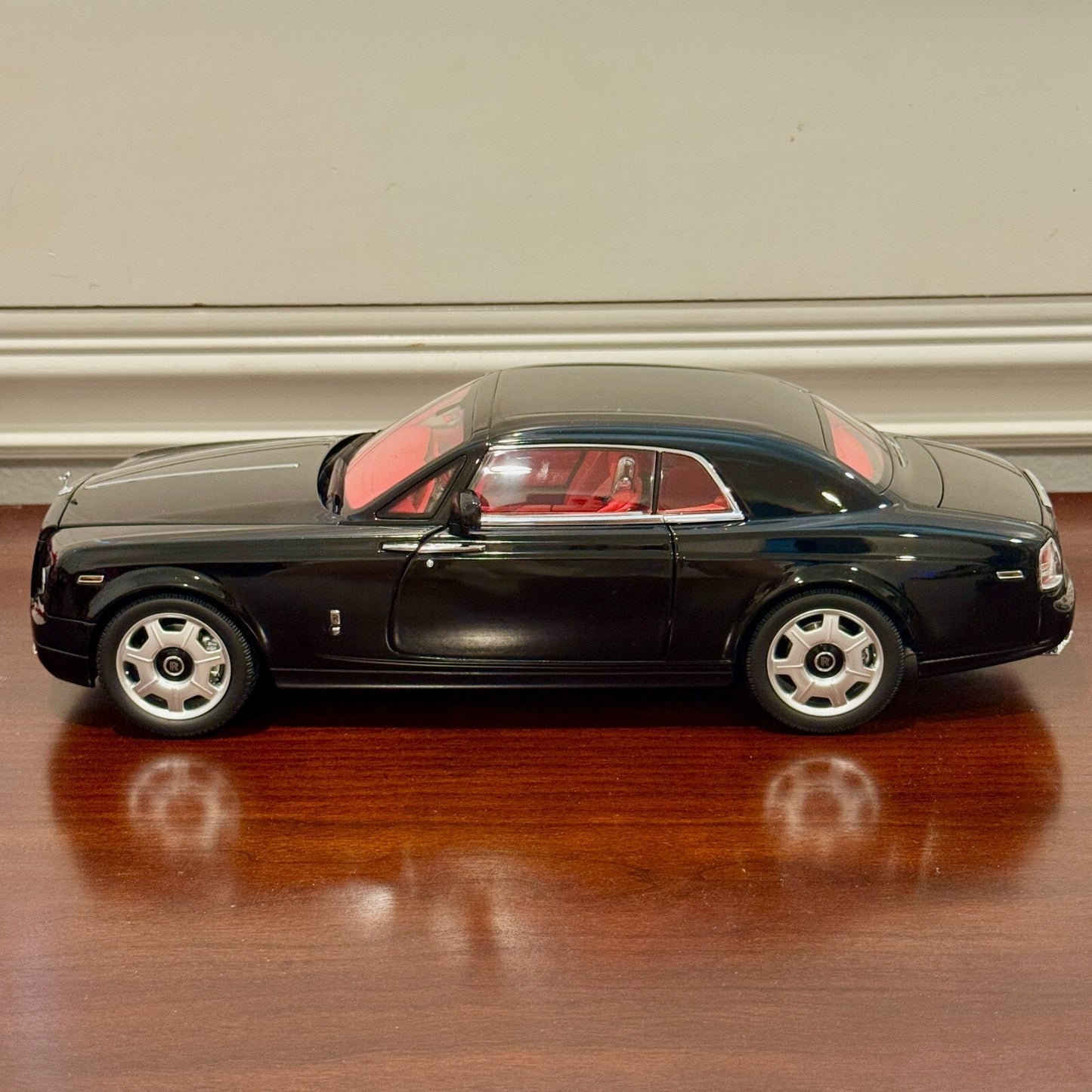 Kyosho 1/18 Rolls Royce Phantom Coupe | Diamond Black Red Interior