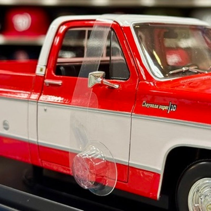 Maisto 1/18 1974 Chevrolet C10 Cheyenne Super Truck Diecast Model Car | New - Product Image