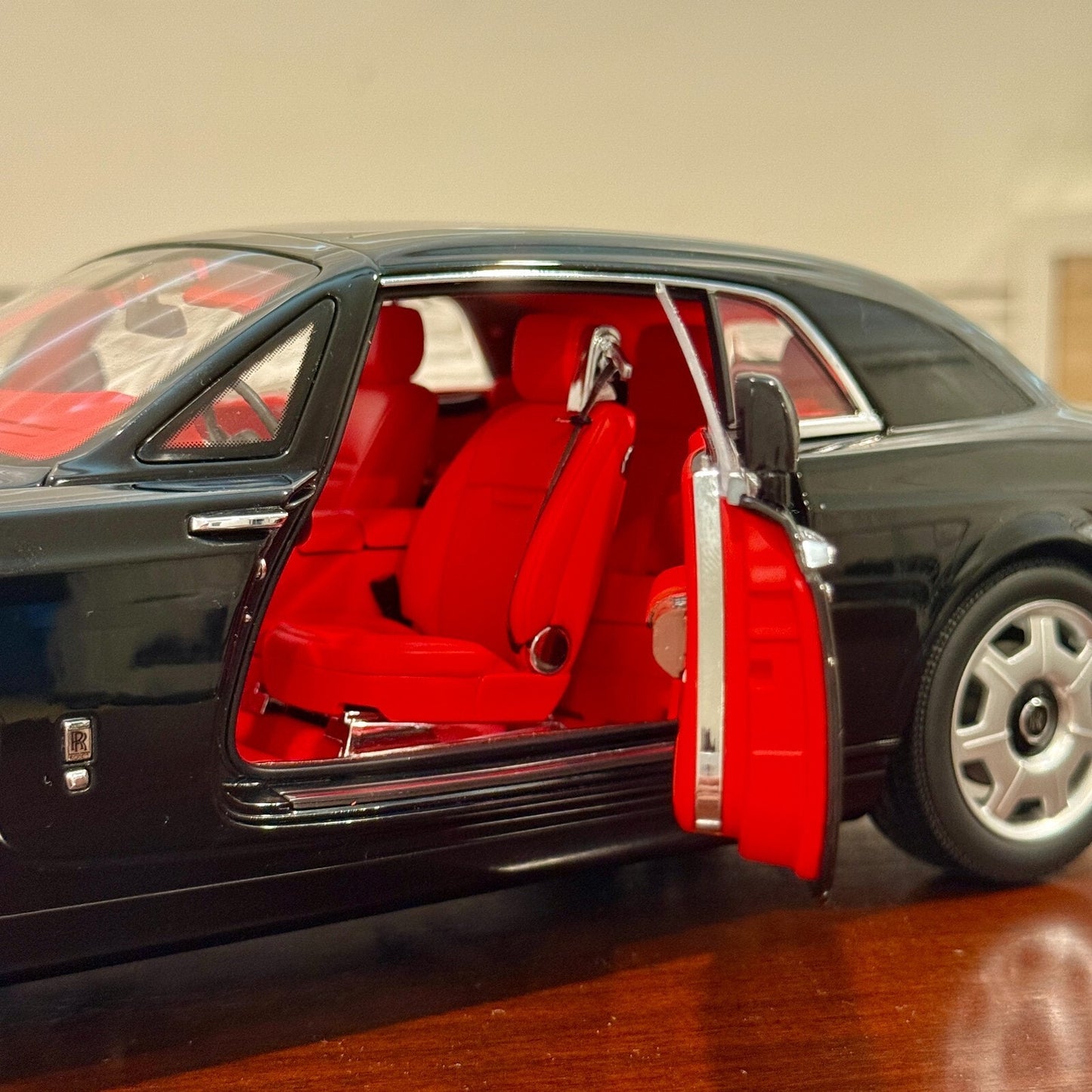 Kyosho 1/18 Rolls Royce Phantom Coupe | Diamond Black Red Interior