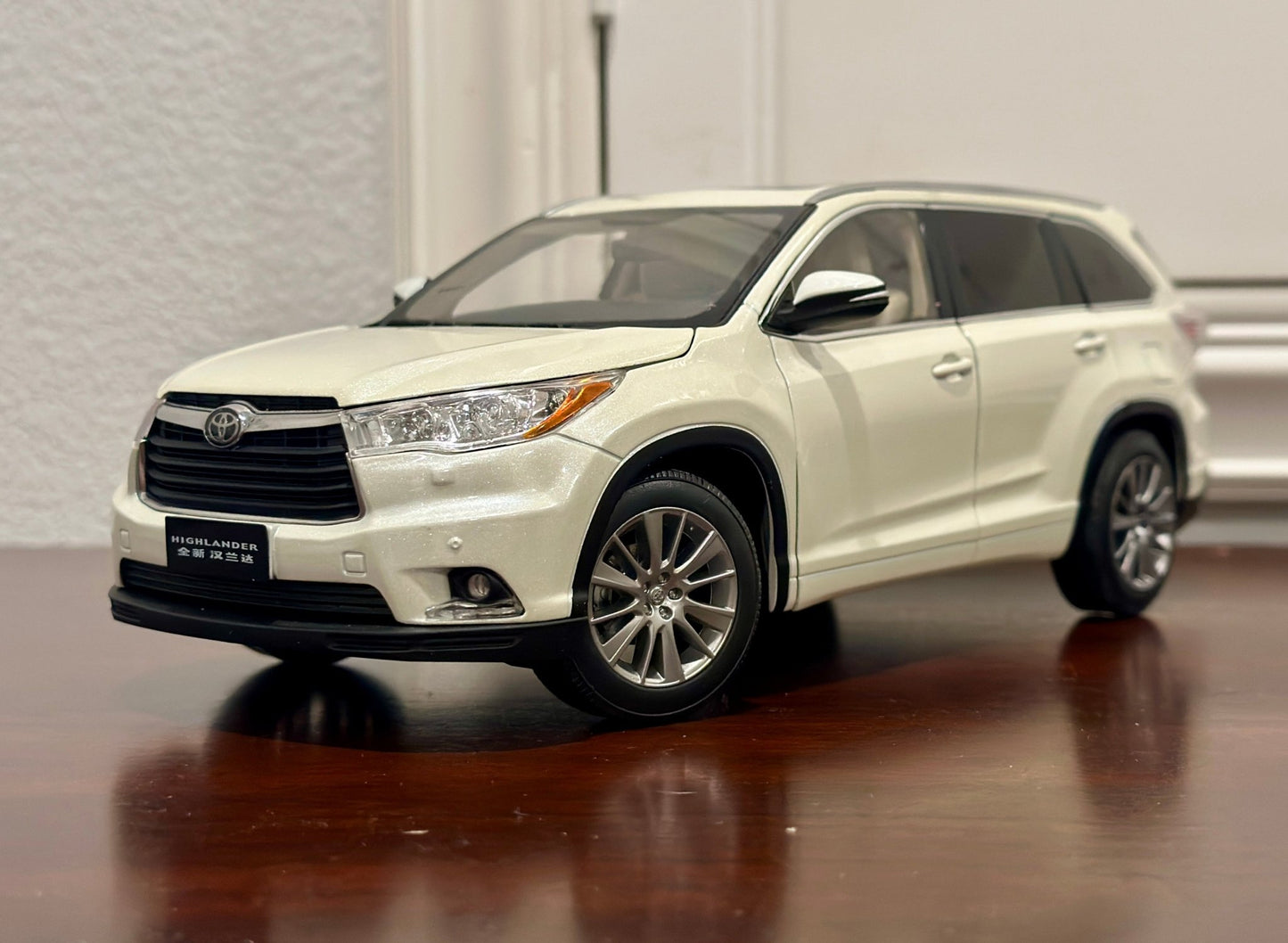 Dealer Edition Toyota Highlander 1/18 Scale Resin Model Car - Product Image